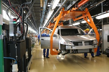 Линия сборки на конвейере завода «АвтоВАЗ»